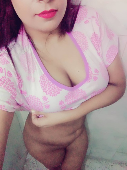 Girlfriend Big Boobs Tempting hot pic
