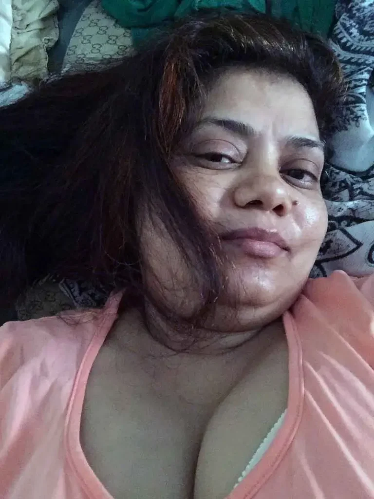 chubby big boobs aunty