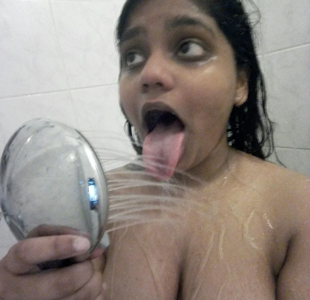 Slutty Desi Girl Naked Bath