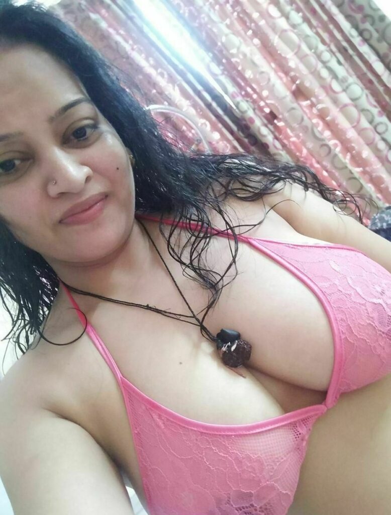 beautiful busty lady